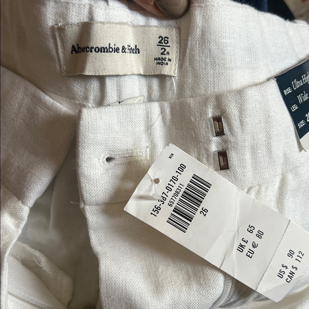 Abercrombie & Fitch - Picture 5 of 6